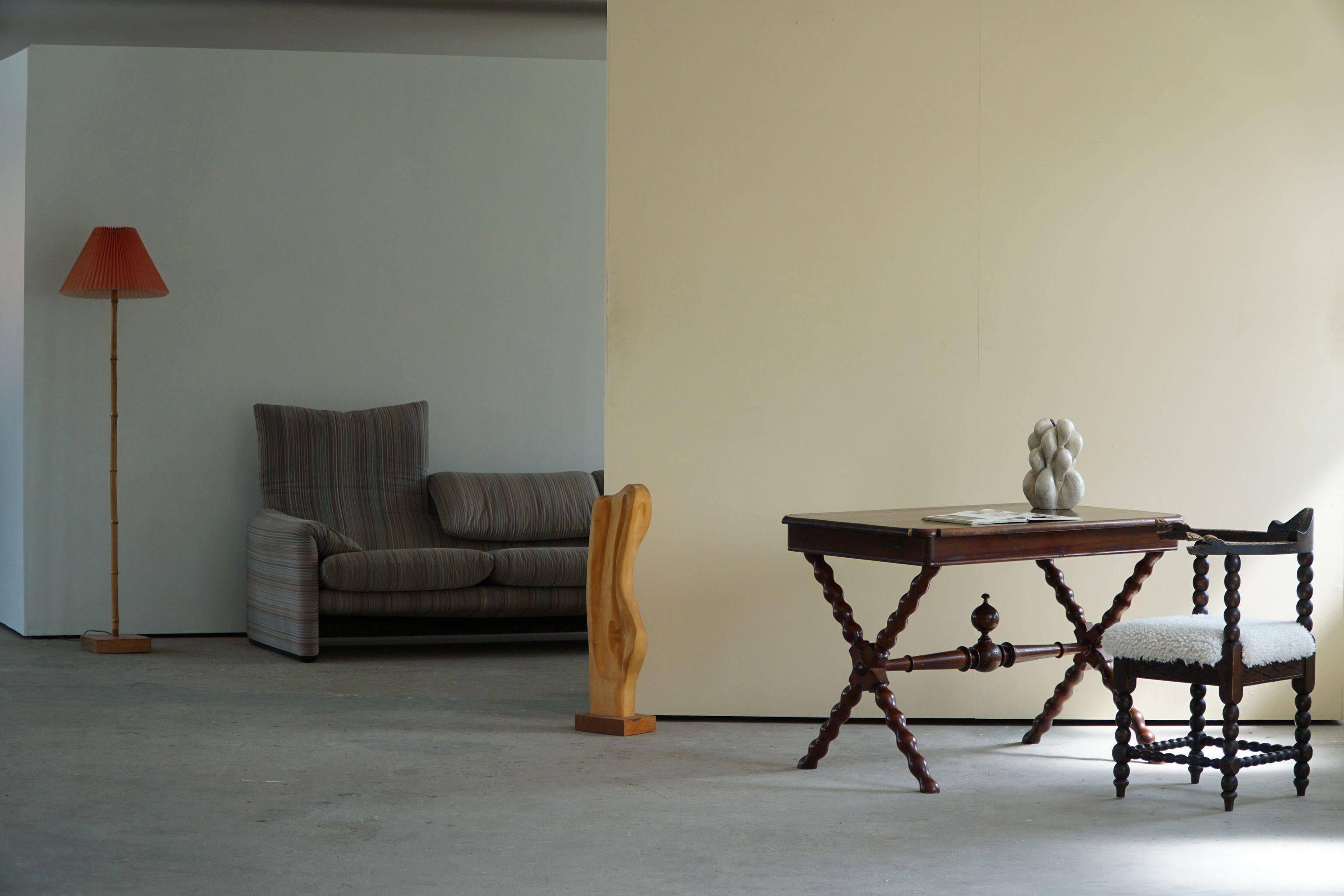 French sculptural desk in stained pine, early 20th century, Baroque style.