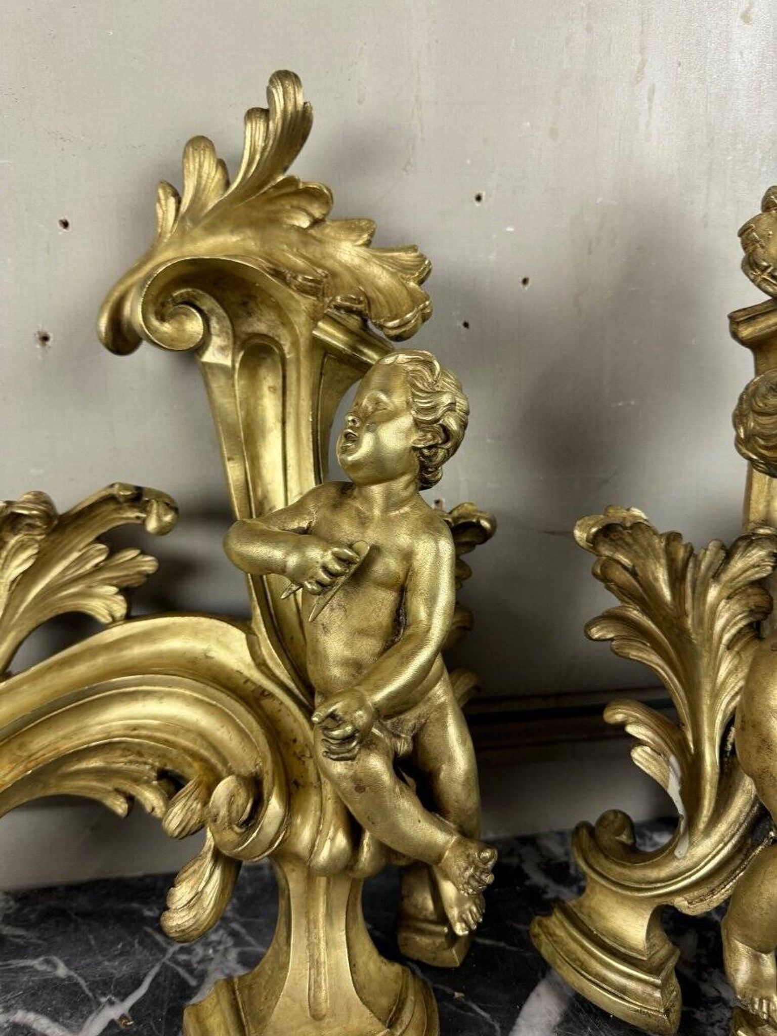 Paire de chenêts en bronze ciselé et doré d'après un modèle de Jacques Caffieri, Paris XIXème