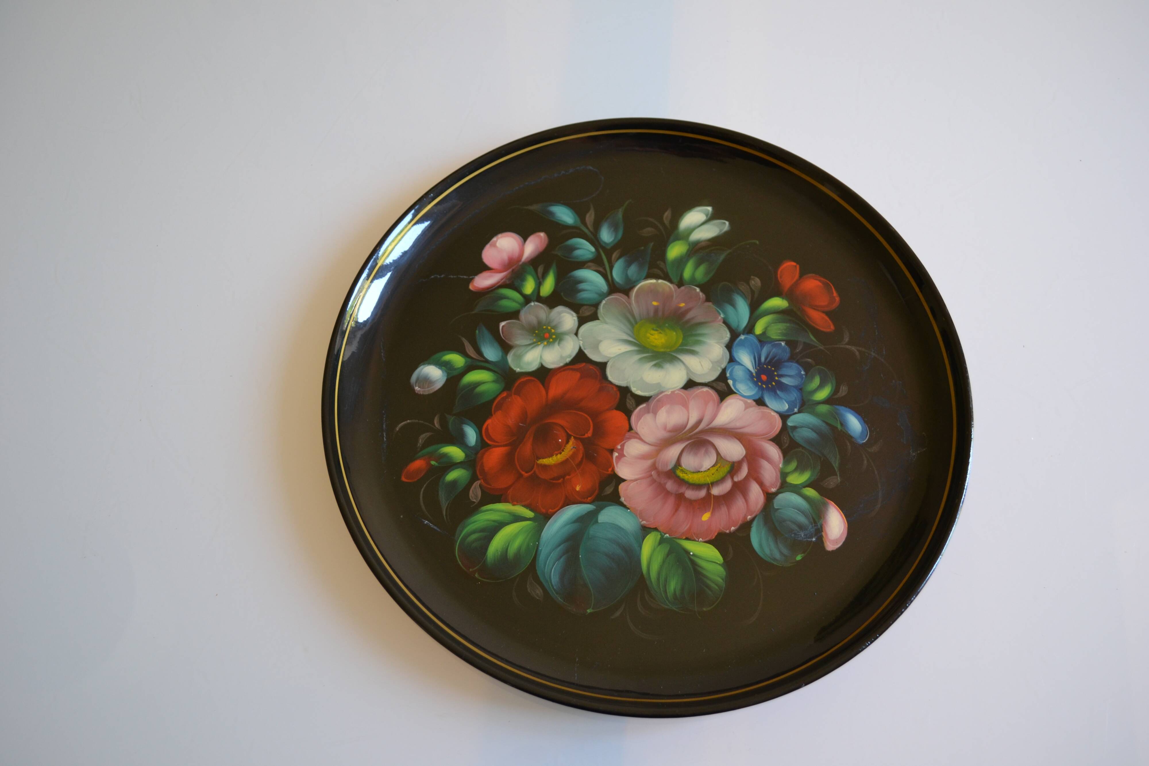 Vintage Russian metal plate with hand-painted floral decoration D 32 cm