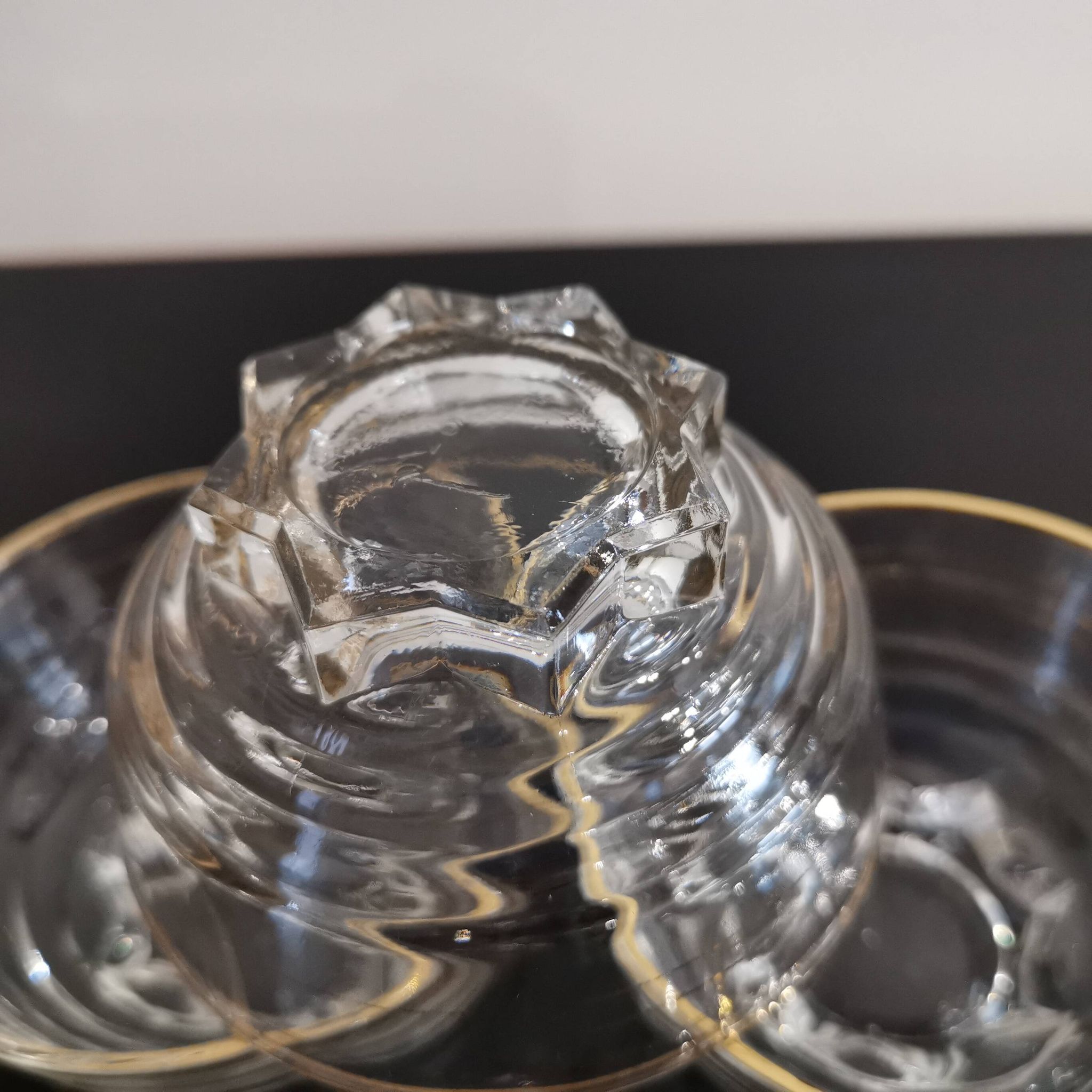 Set of 6 champagne glasses with gold edging and vintage star feet