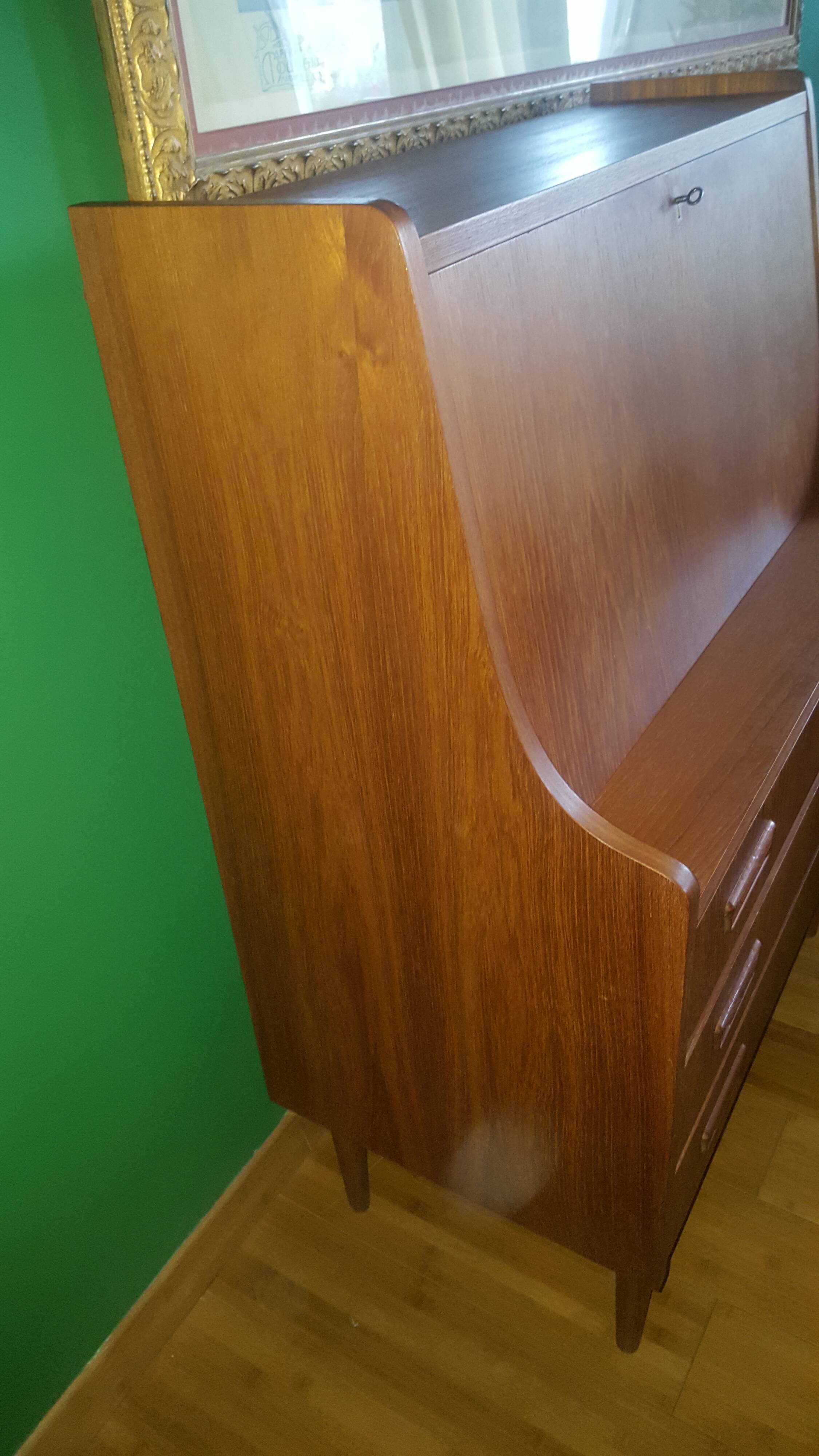 Secretary Gunnard Nielsen Tibergaard in teck