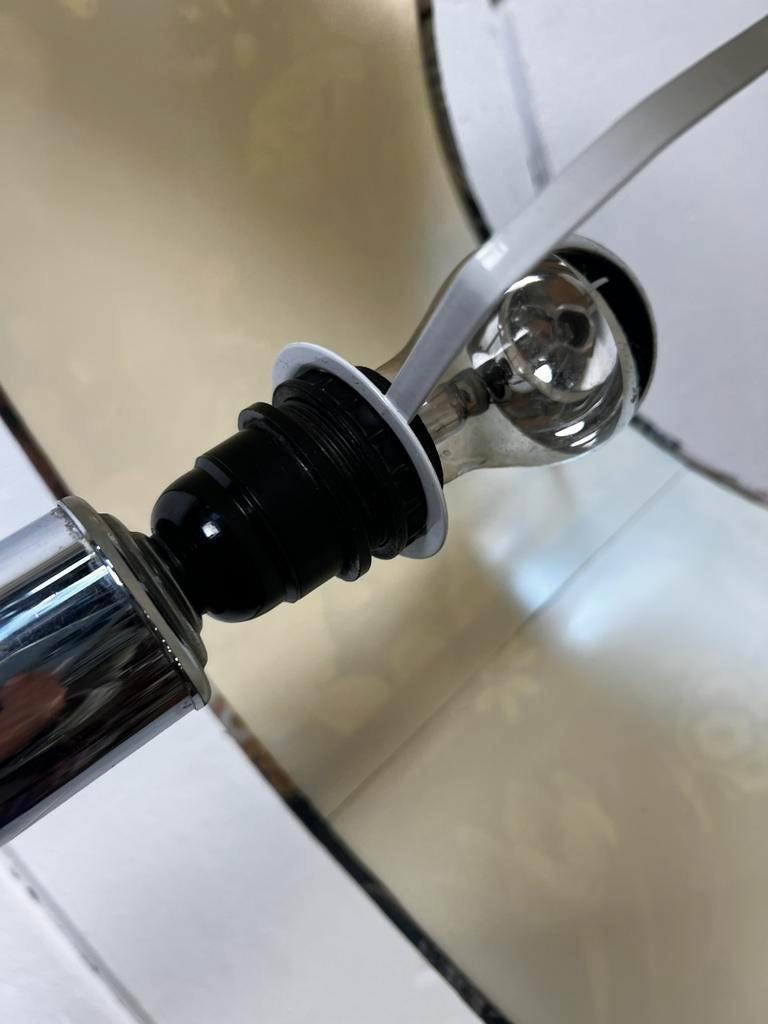 Lampe de table vintage chromée avec abat-jour fleuri