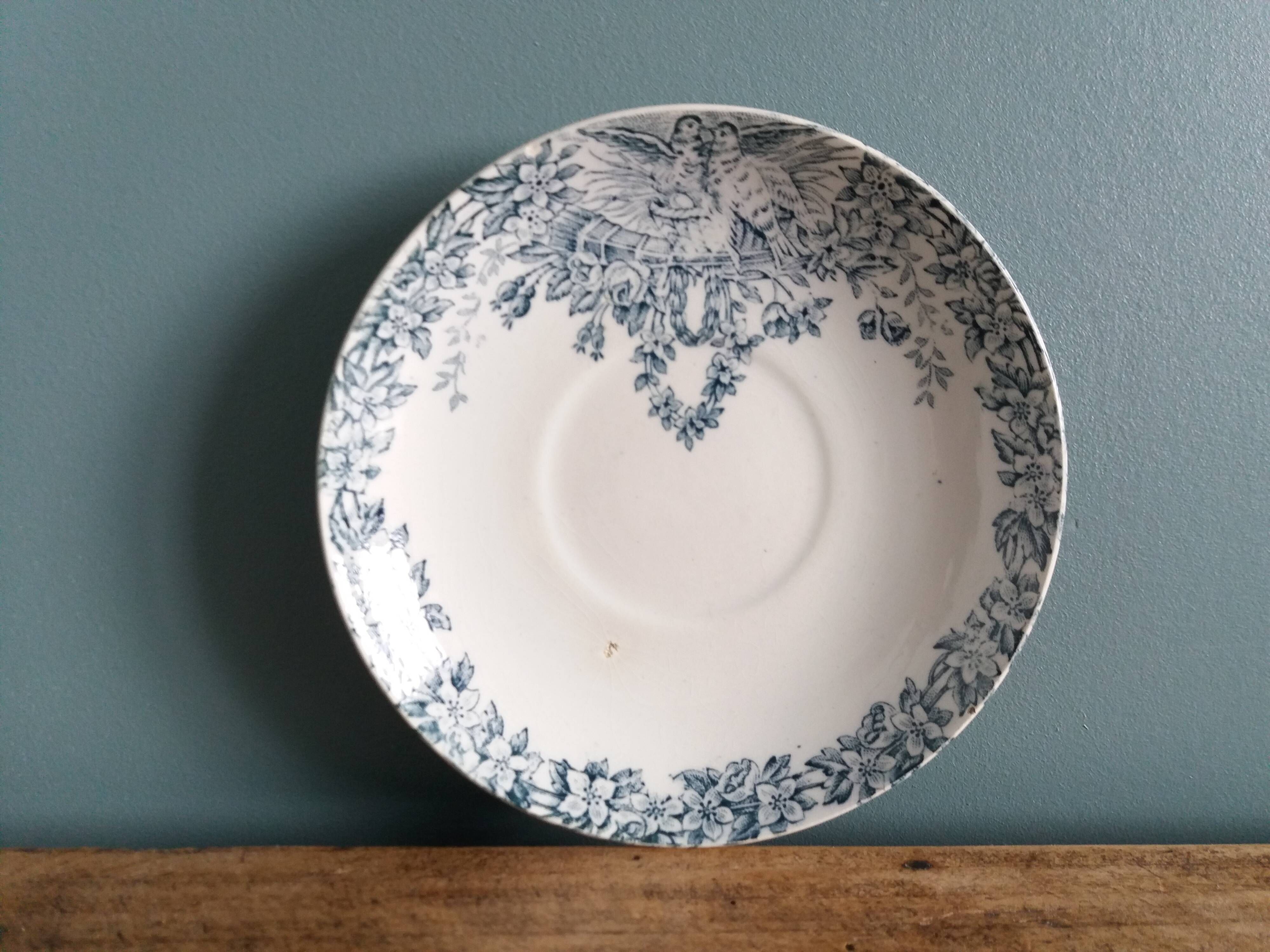 Saint Amand plate by Lebacqz & Bouchart, Colombier decoration, early 20th century