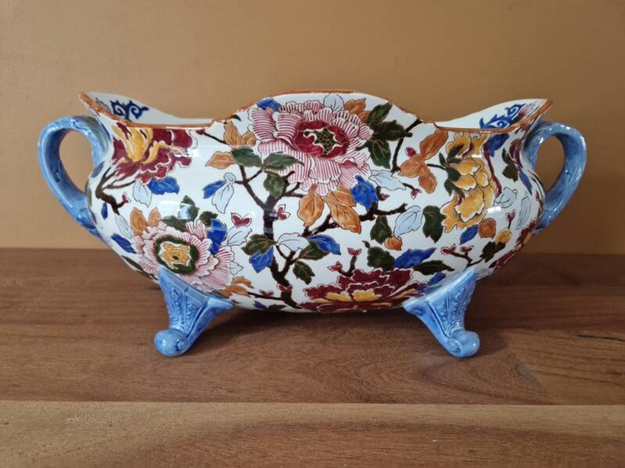 Jardinière en faïence de Gien, modèle Pivoines 1980