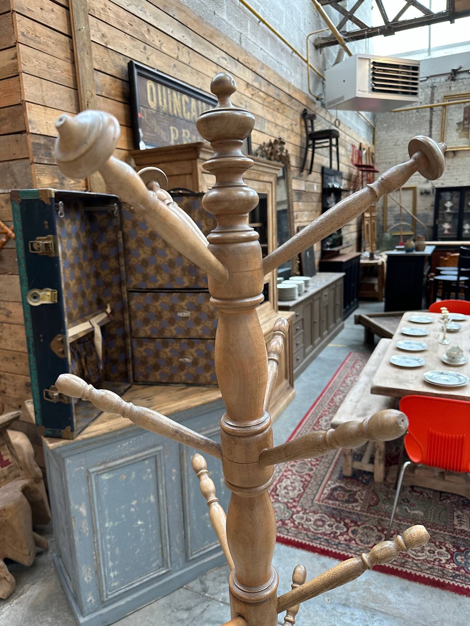 Porte manteau sur pied