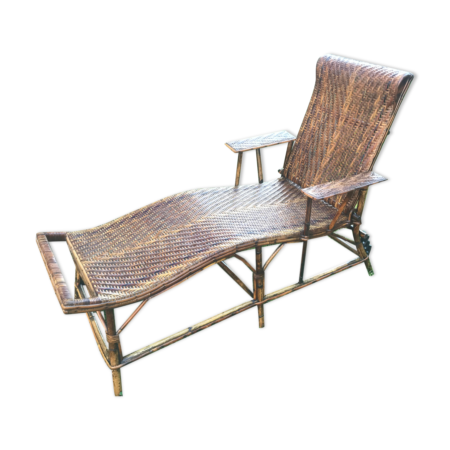 Rattan chaise longue