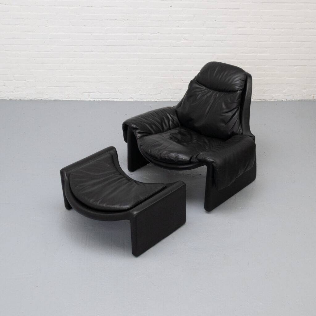 Saporiti Italia P60 armchair with ottoman