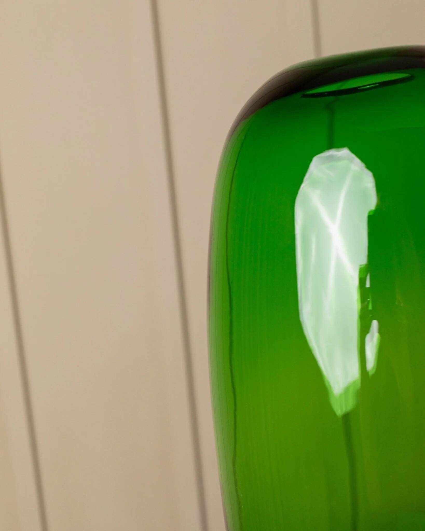 Vase en verre vert vintage XXL, design ovale des années 50 par Maria Vinka pour Ikea (série Stockholm, années 1990)