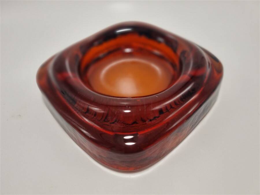 Amber glass pocket emptier