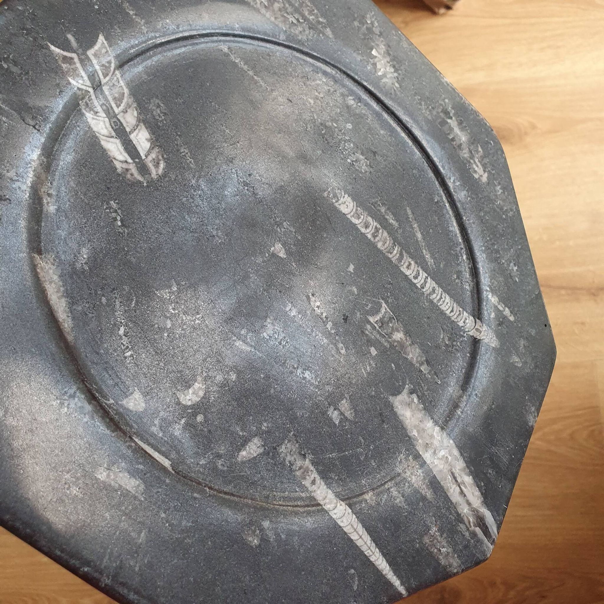 Decorative plate made of fossilised orthoceras marble.