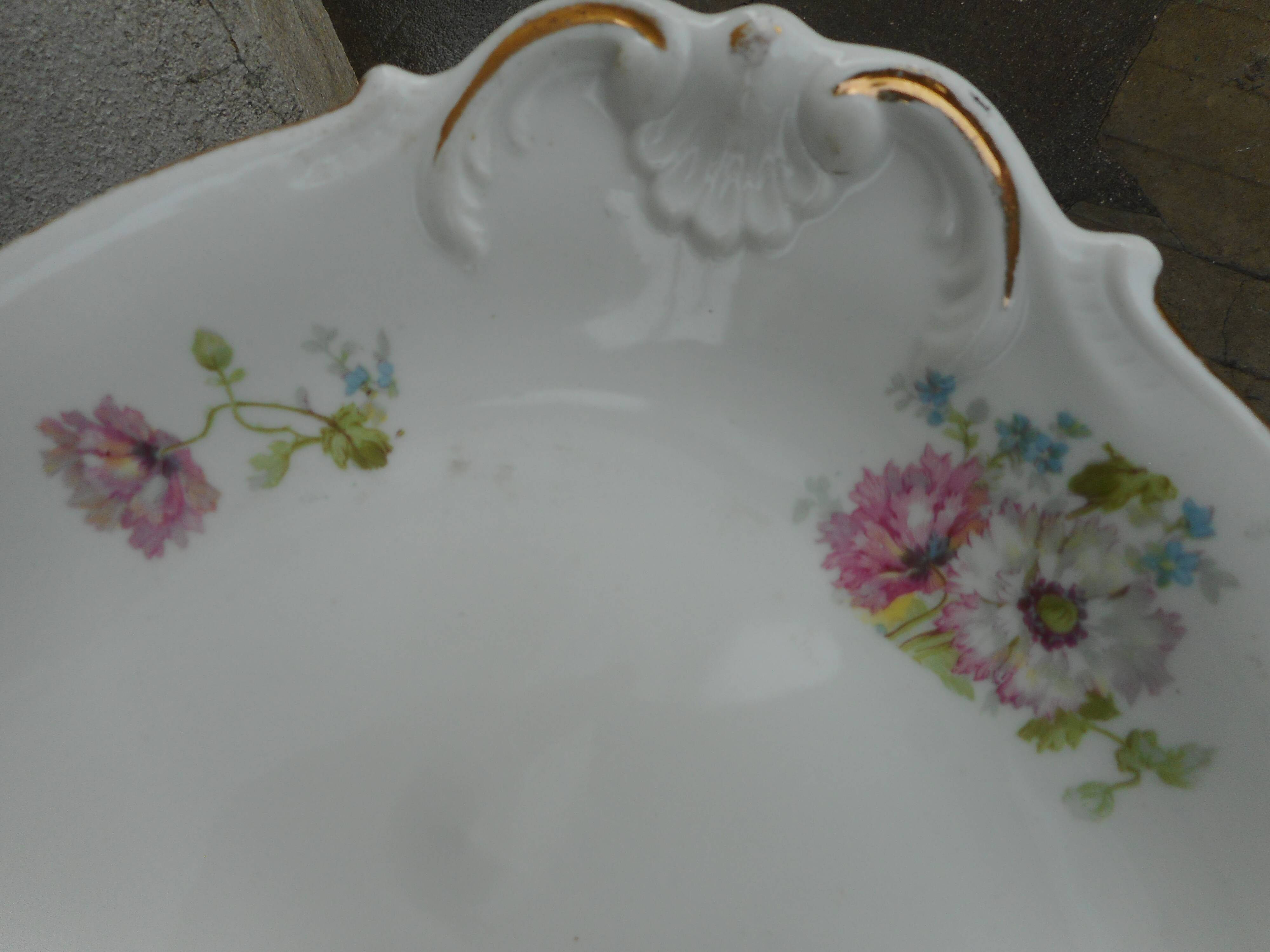 Porcelain dish decorated with flowers