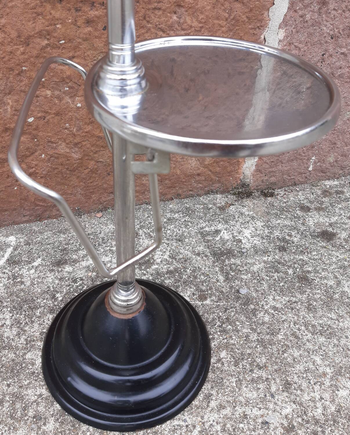 Standing magazine ashtray, 1960s/70s.
