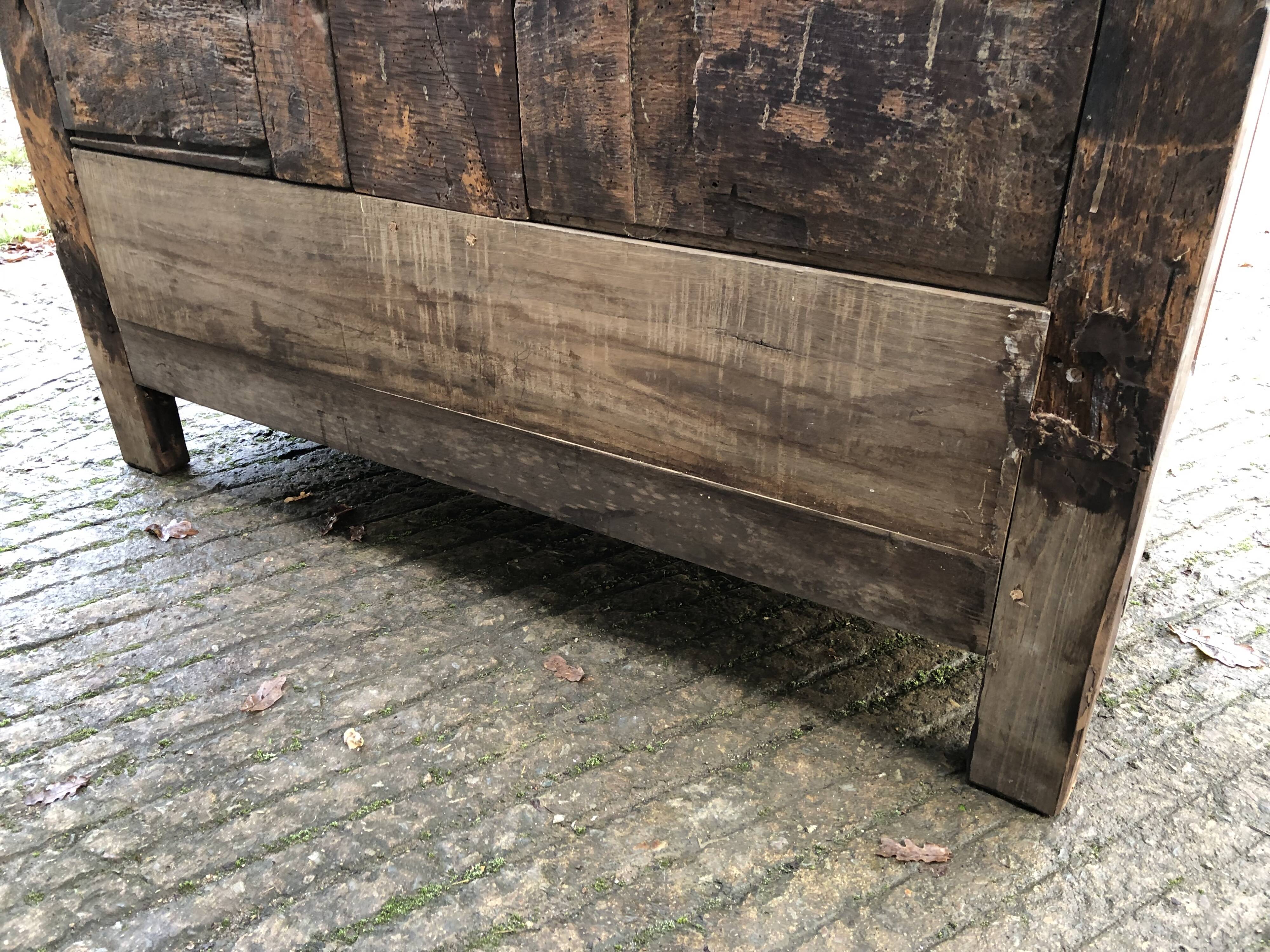 Buffet Louis XV ancien en chêne massif à 2 tiroirs et 2 portes