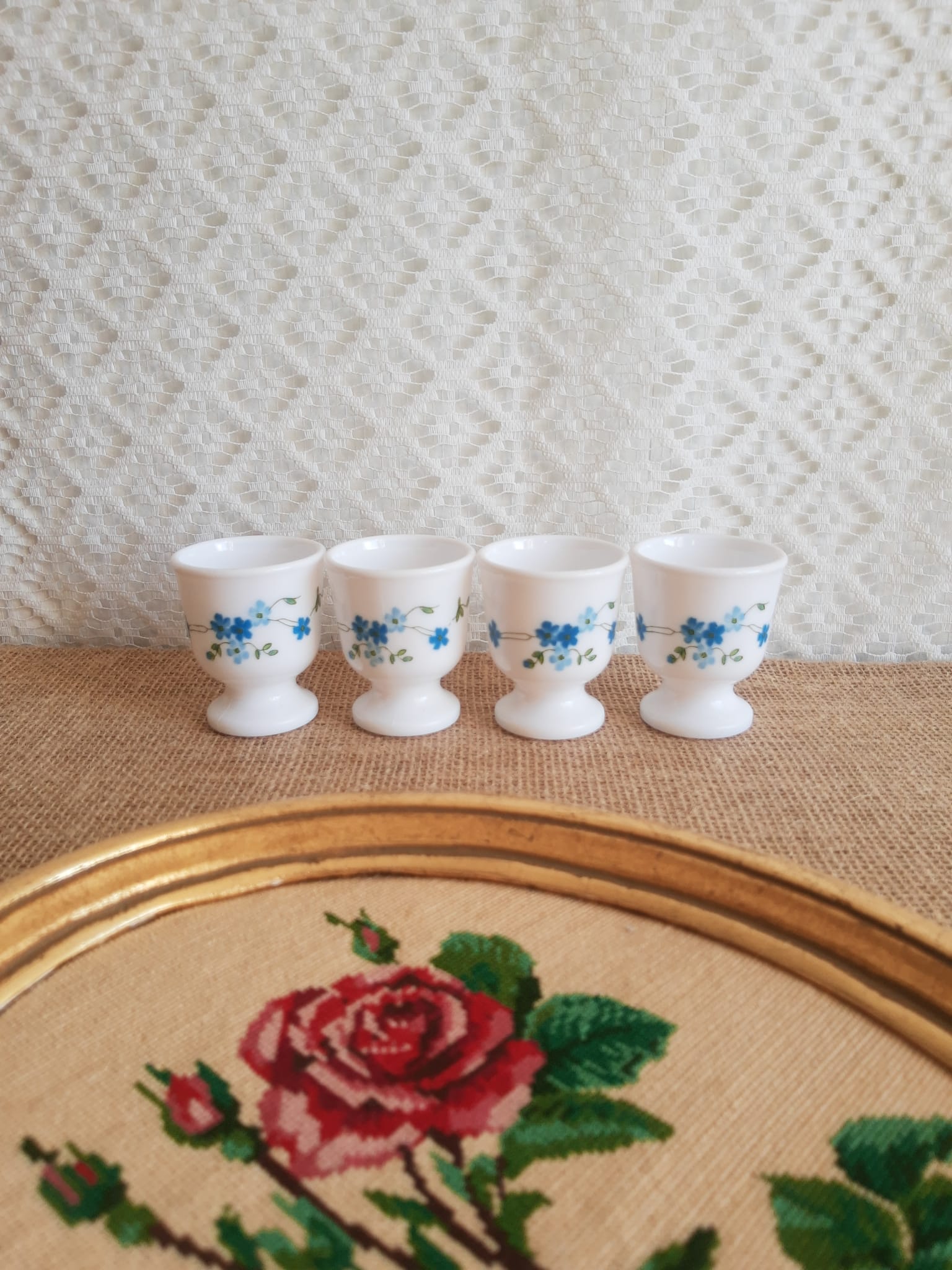 Lot de 4 coquetiers Arcopal modèle myosotis veronica vintage