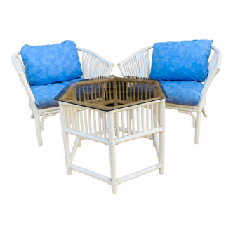 White rattan lounge