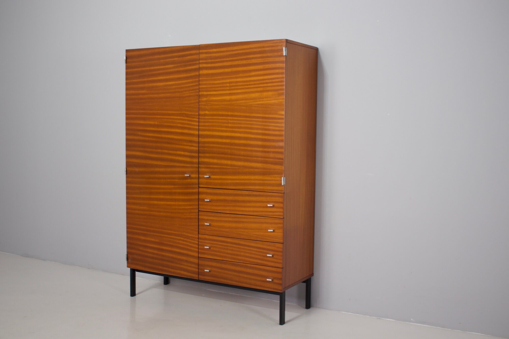 Wardrobe by Pierre Guariche, Meurop edition