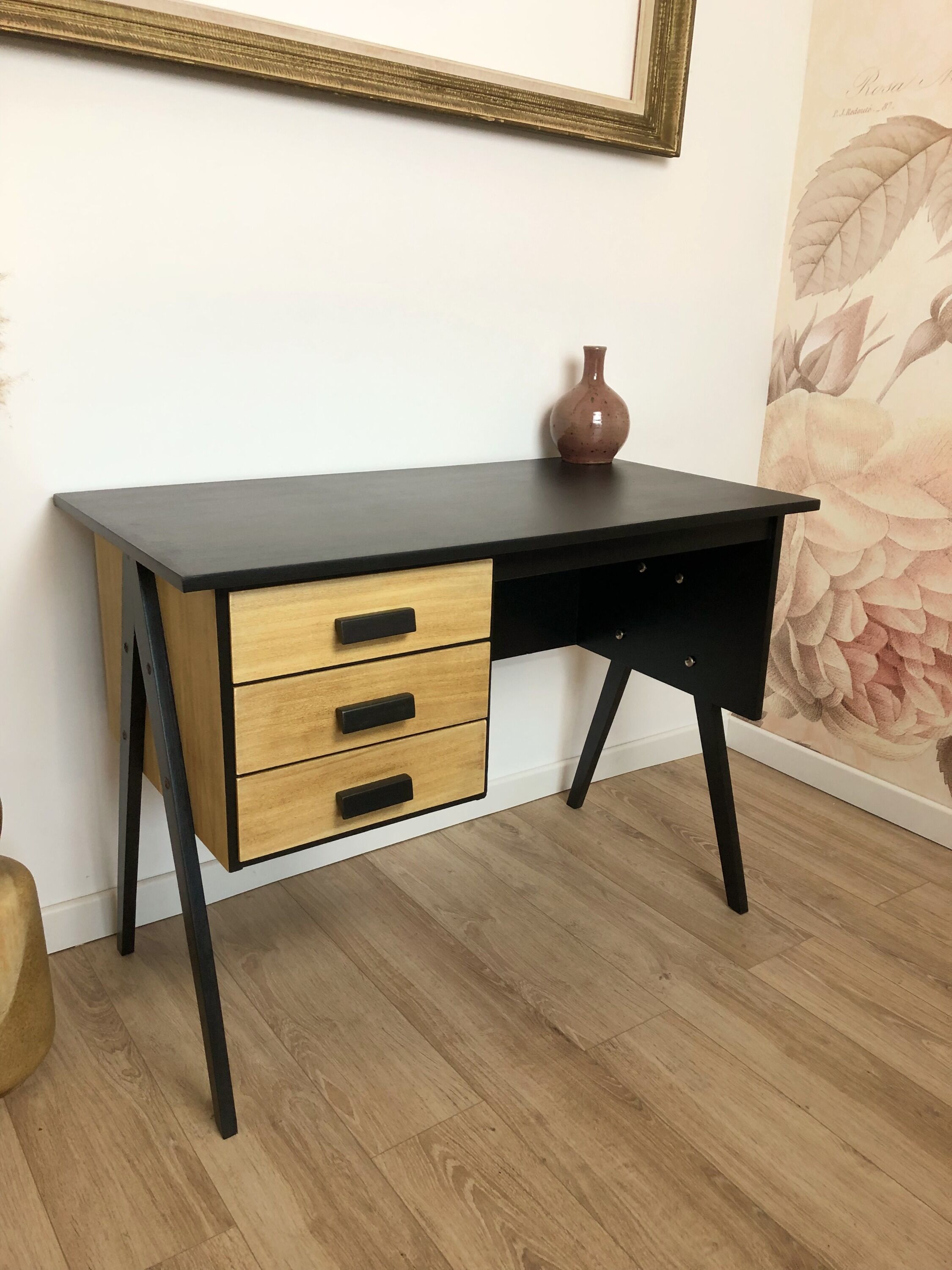 Bureau des années 50/60 aux pieds compas, revisité