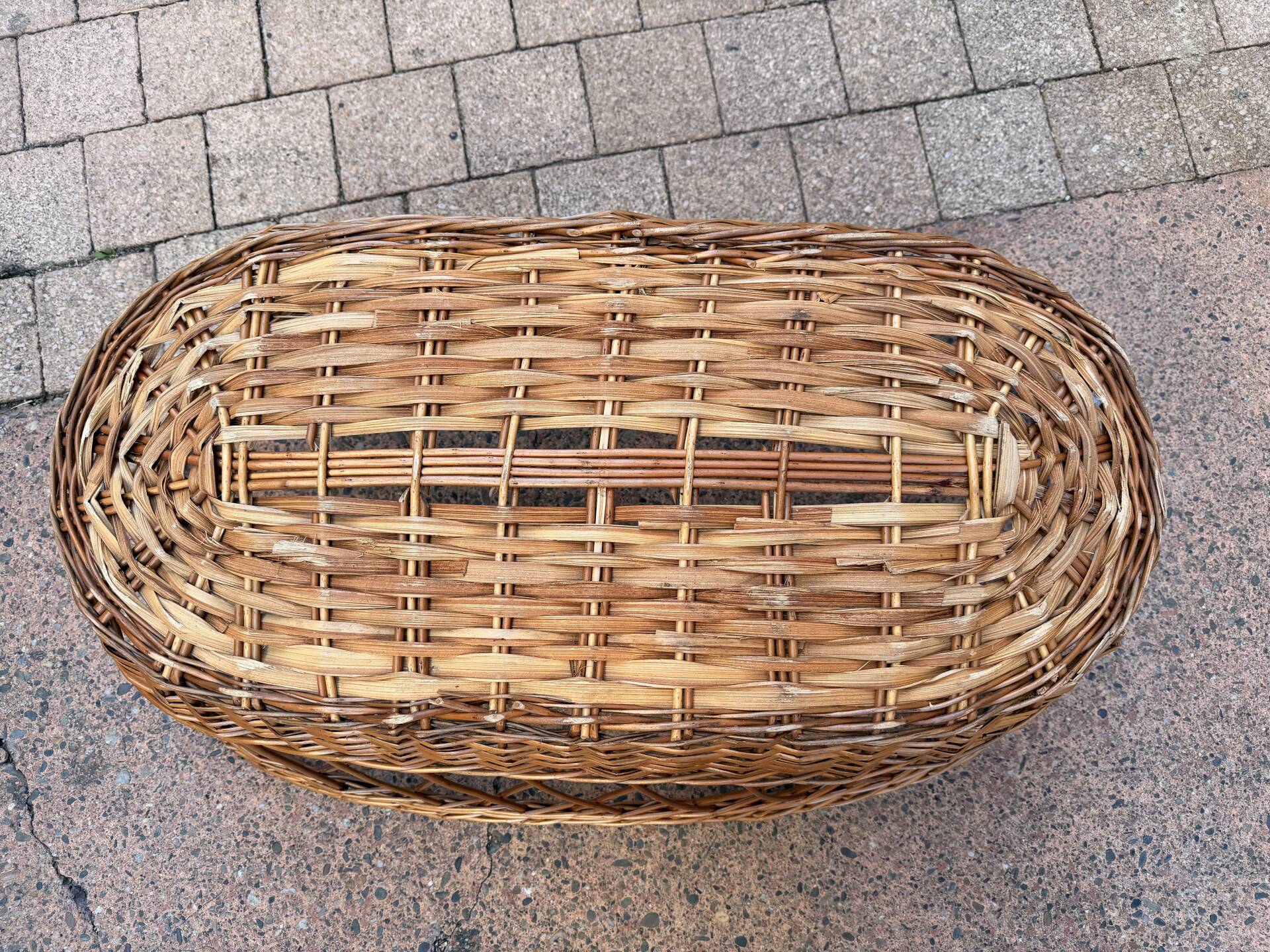 Grand panier oblongue en osier tressé