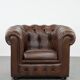 Fauteuil club Chesterfield en cuir de vachette marron de style anglais