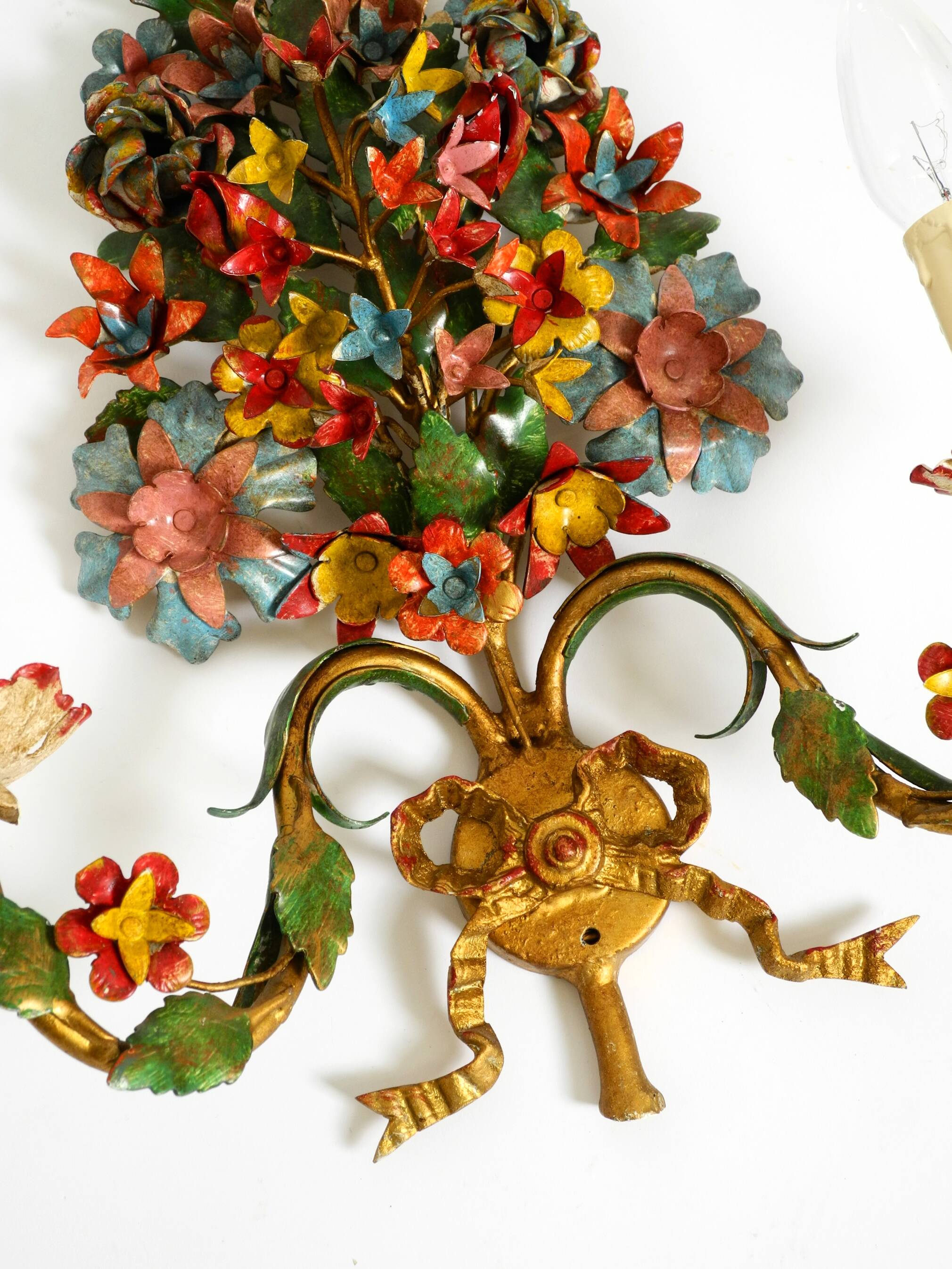 A pair of beautiful 1960s hand-painted and gilded metal wall lamps by Hans