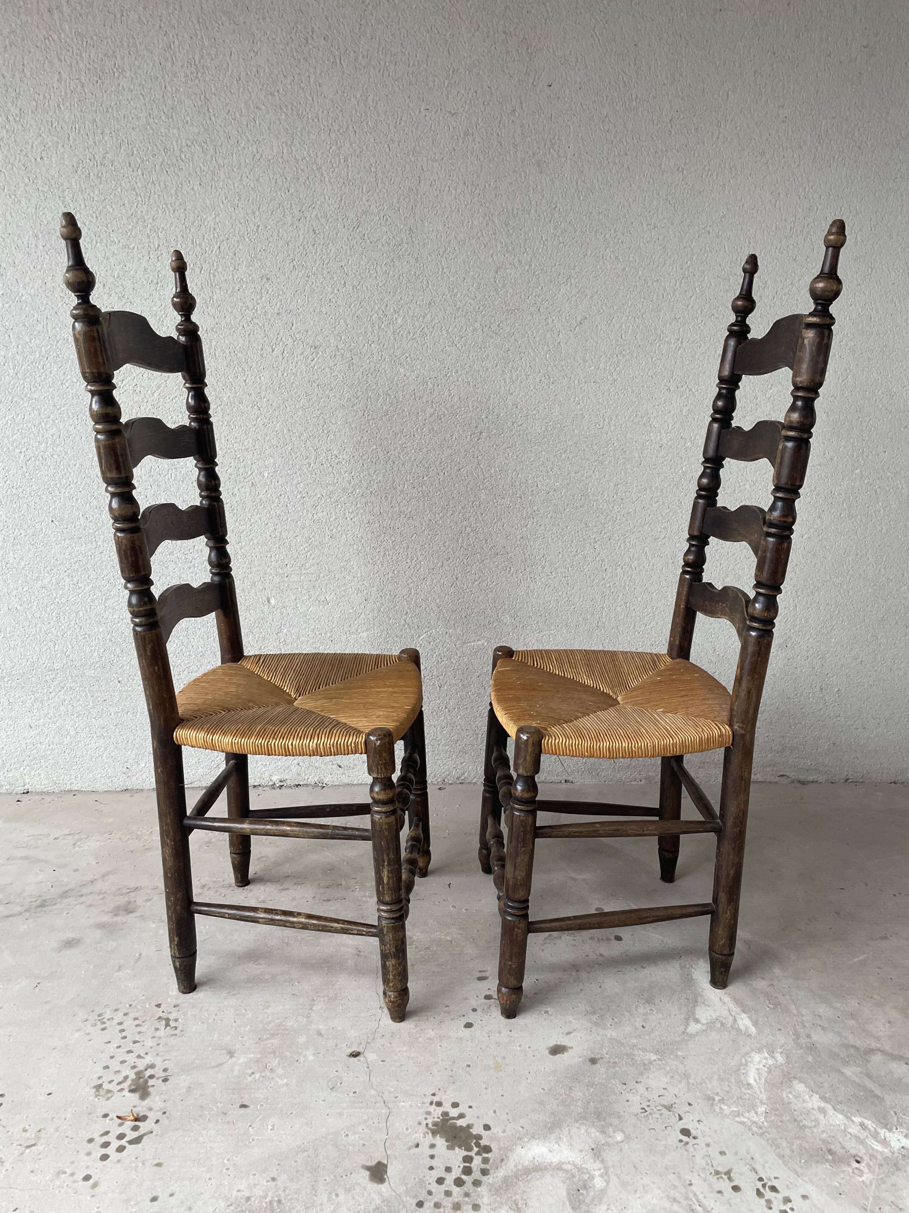 Chaise style campagnard bois massif et paille 1950