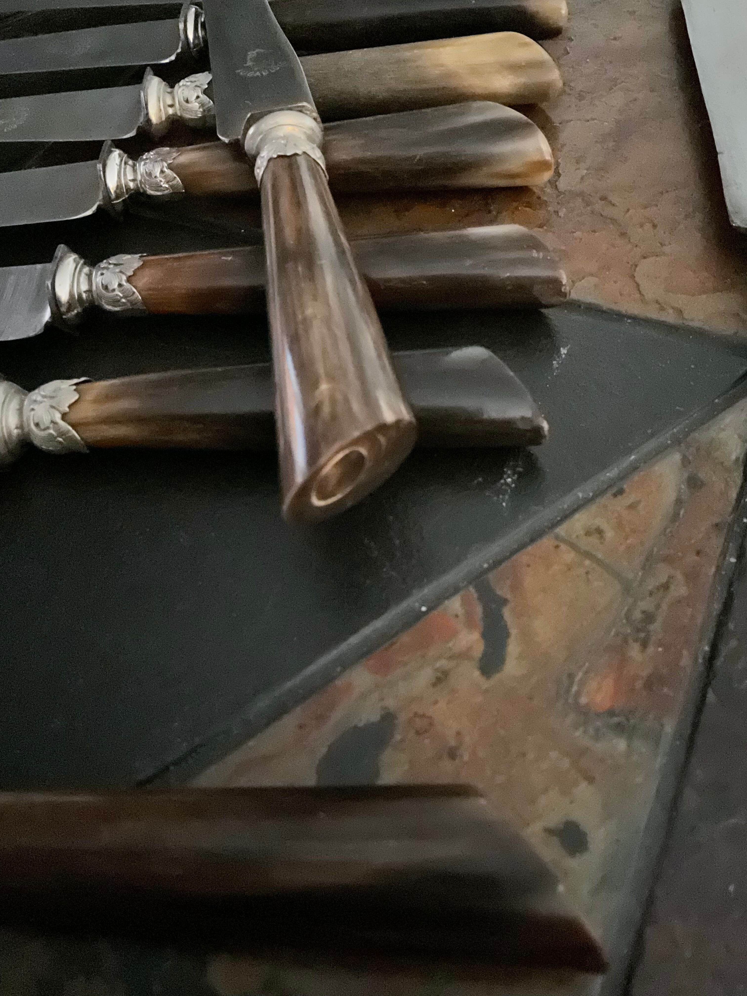 Box 9 knives +3 offered.old .