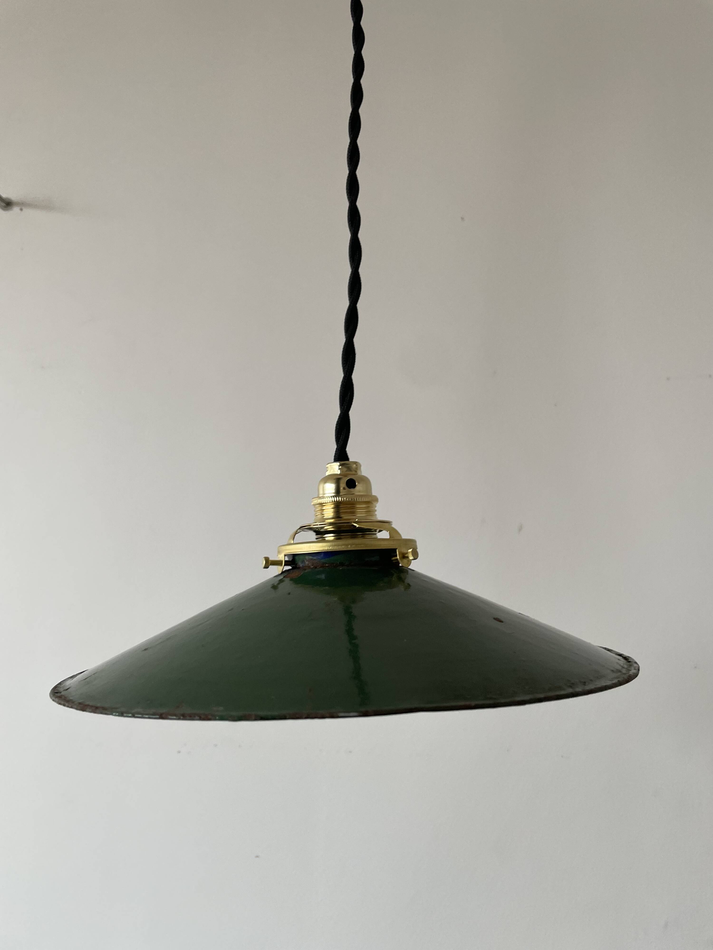 Industrial enameled sheet metal pendant light