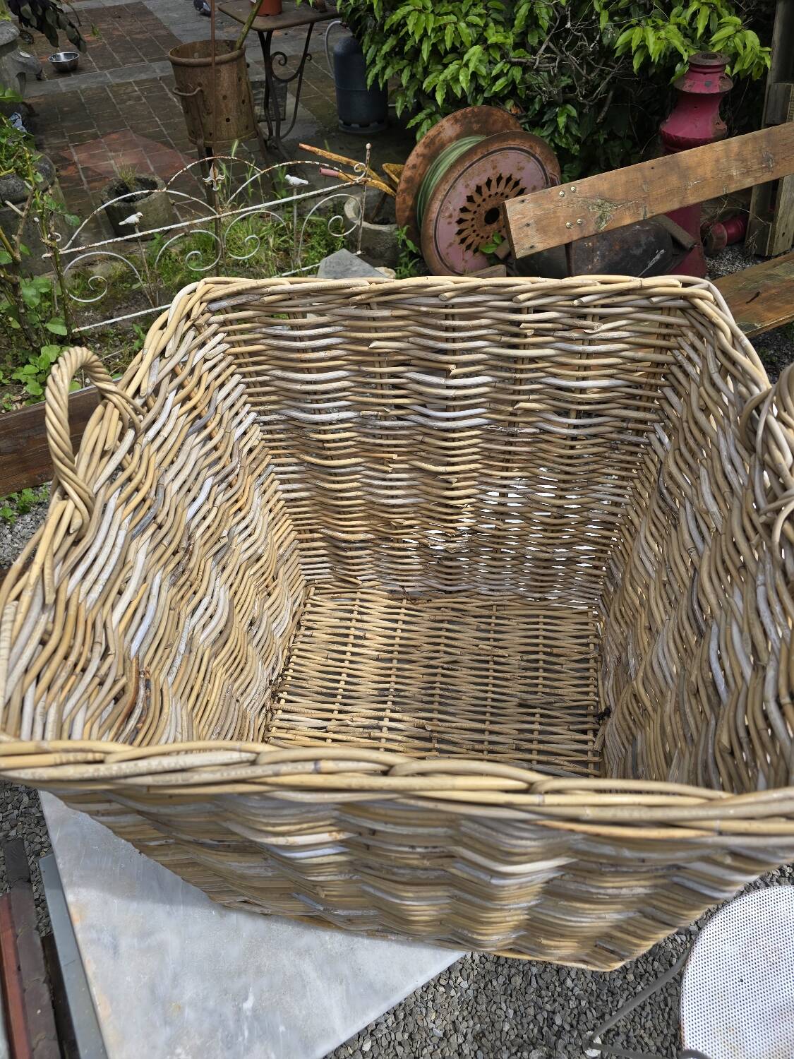 Wicker log basket
