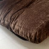 Chauffeuse Marsala en plexiglas fumé & velours ras marron, Ligne roset 1970