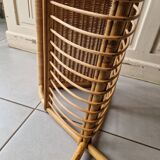 Porte revue en rotin vintage