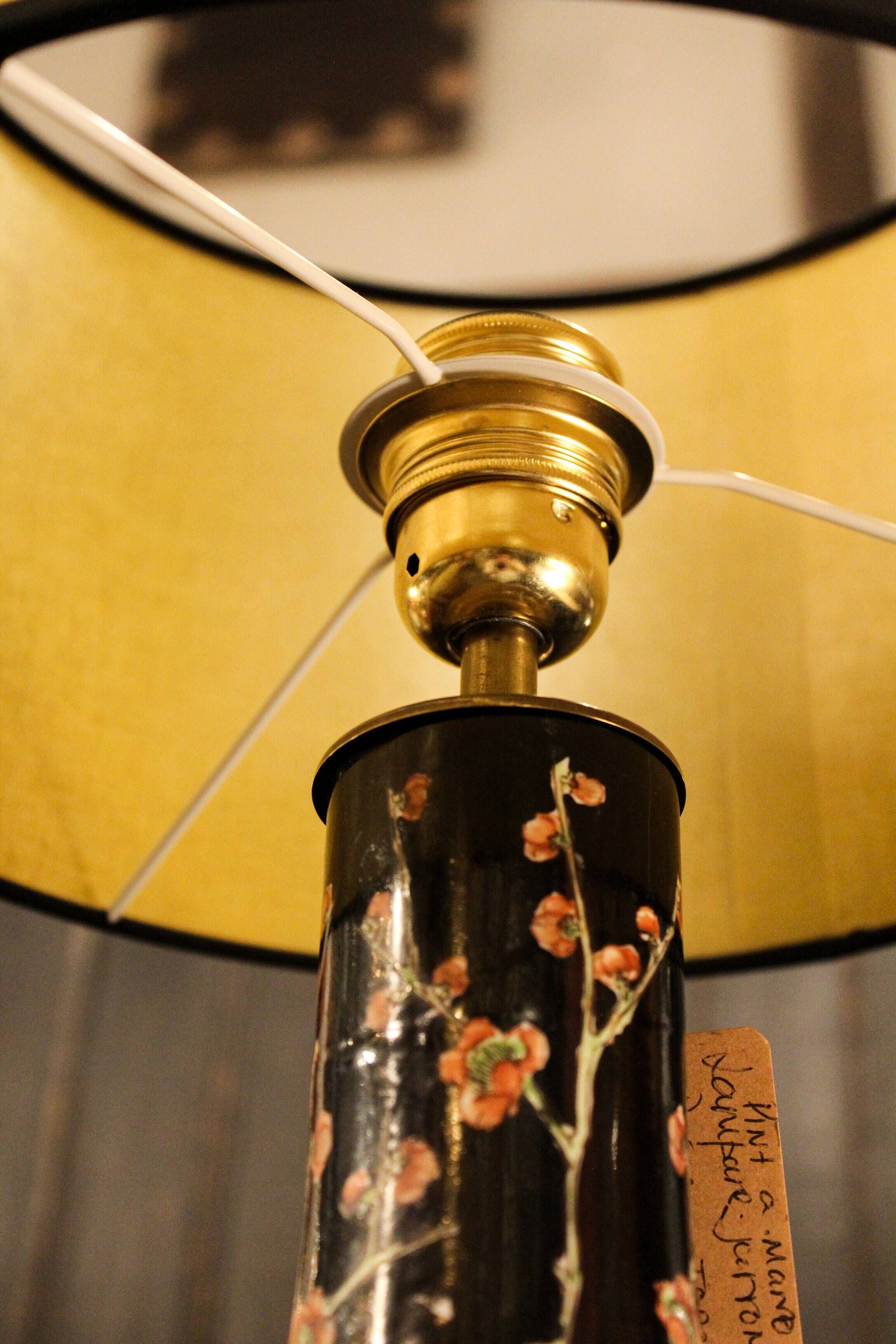 Pied de lampe fleurs de cerisier en porcelaine japonaise, années 50