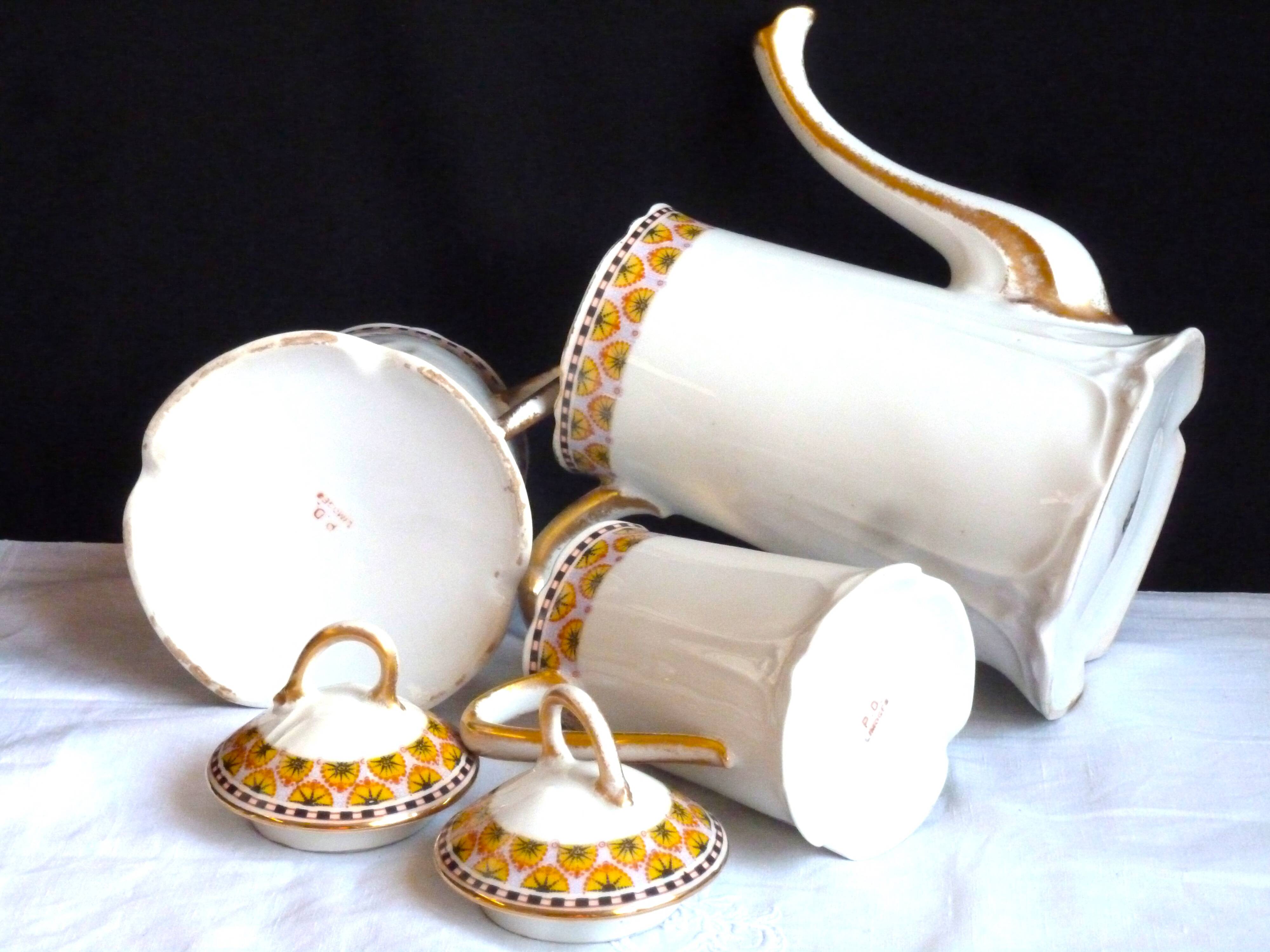 Art Deco coffee service in Limoges porcelain, 23 pieces.