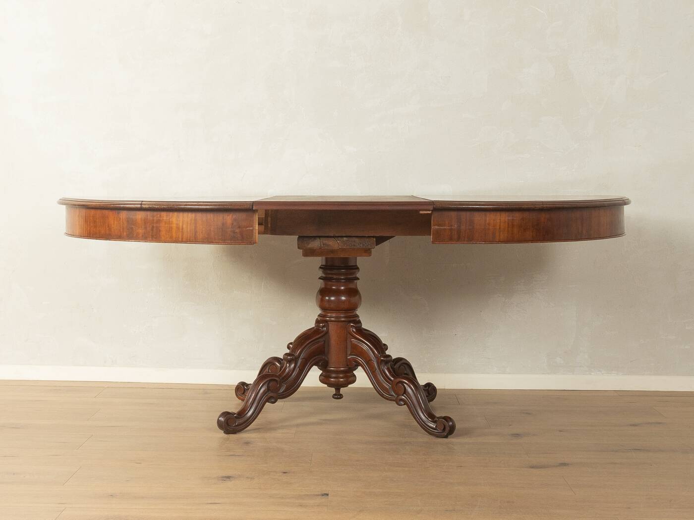 Antique extendable table before 1900