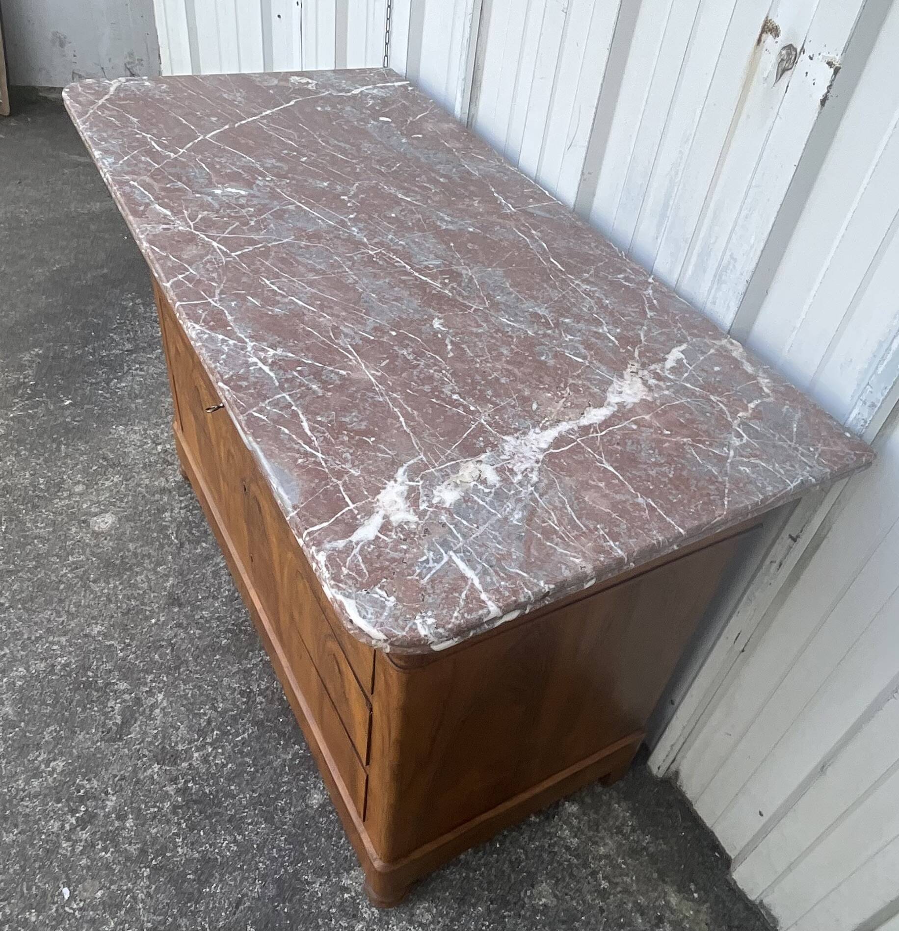 Louis-Philippe commode in walnut burl with pink marble – 19th century