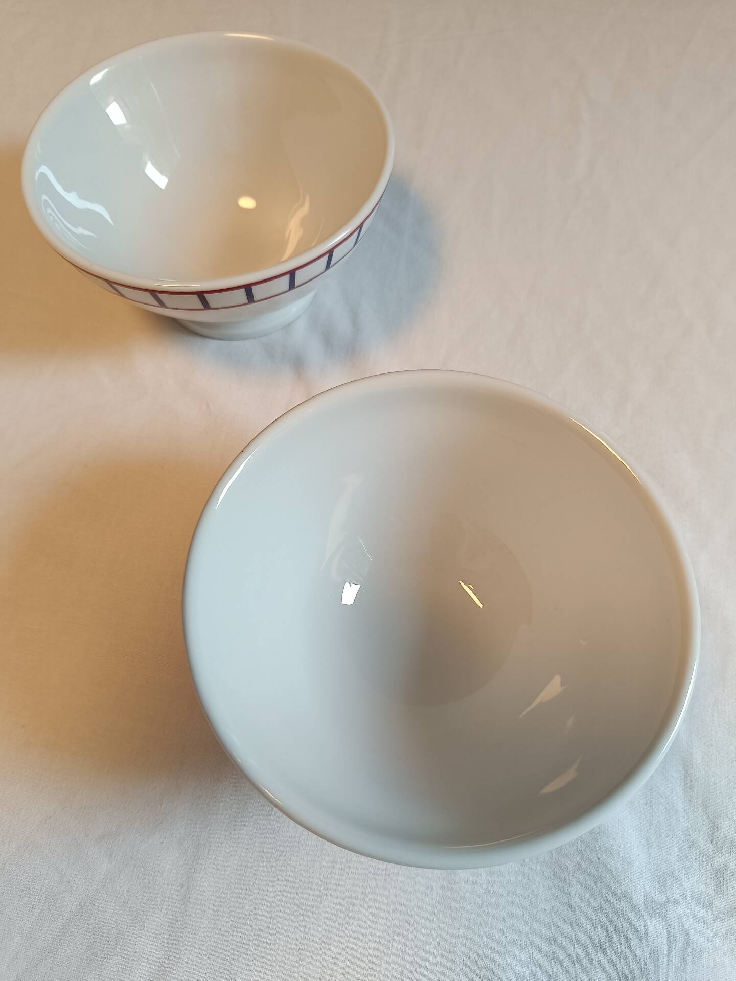 2 Basque Essor porcelain bowls