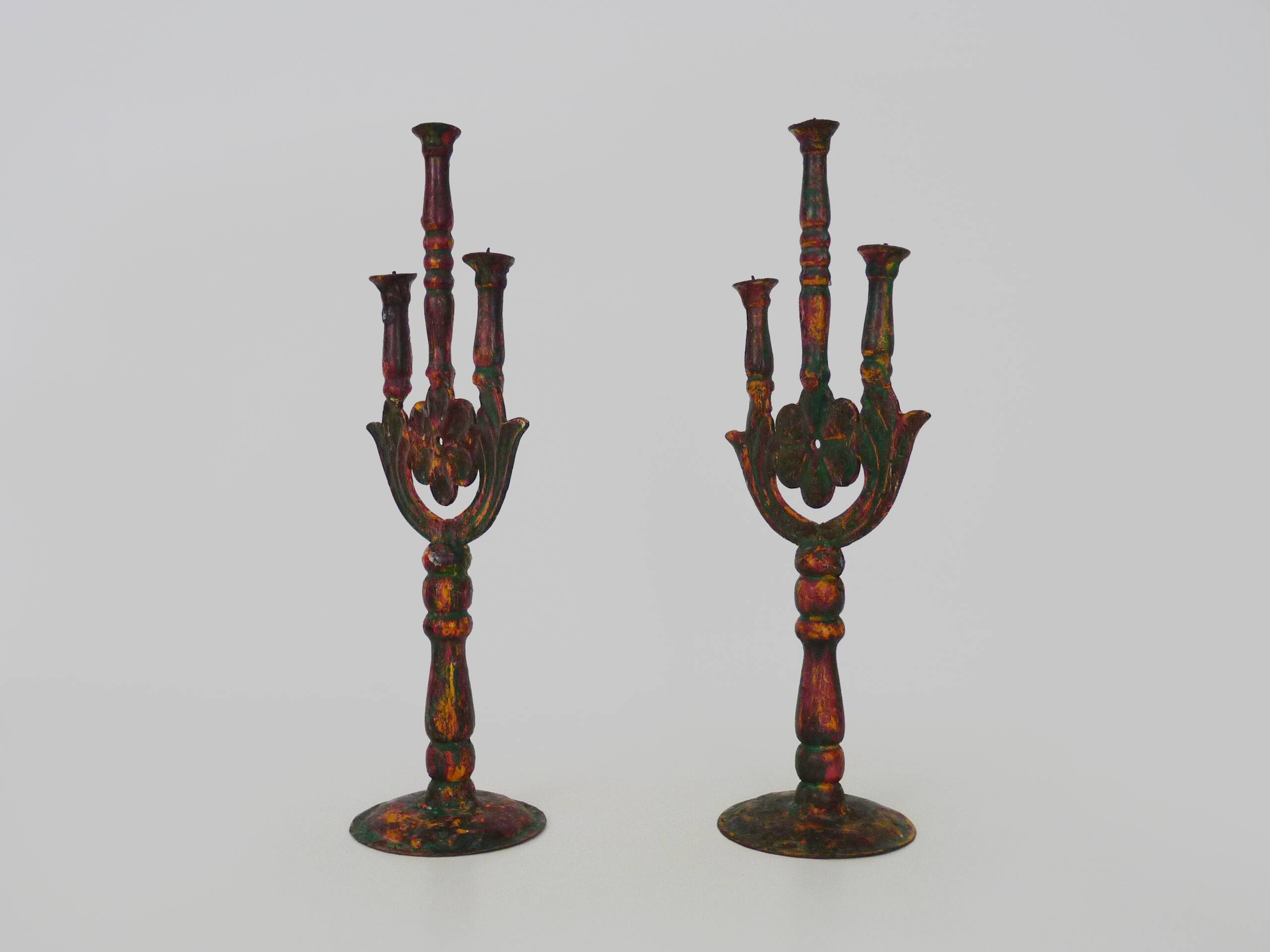 Pair of ethnic Indian candlesticks in vintage metal from the 60s