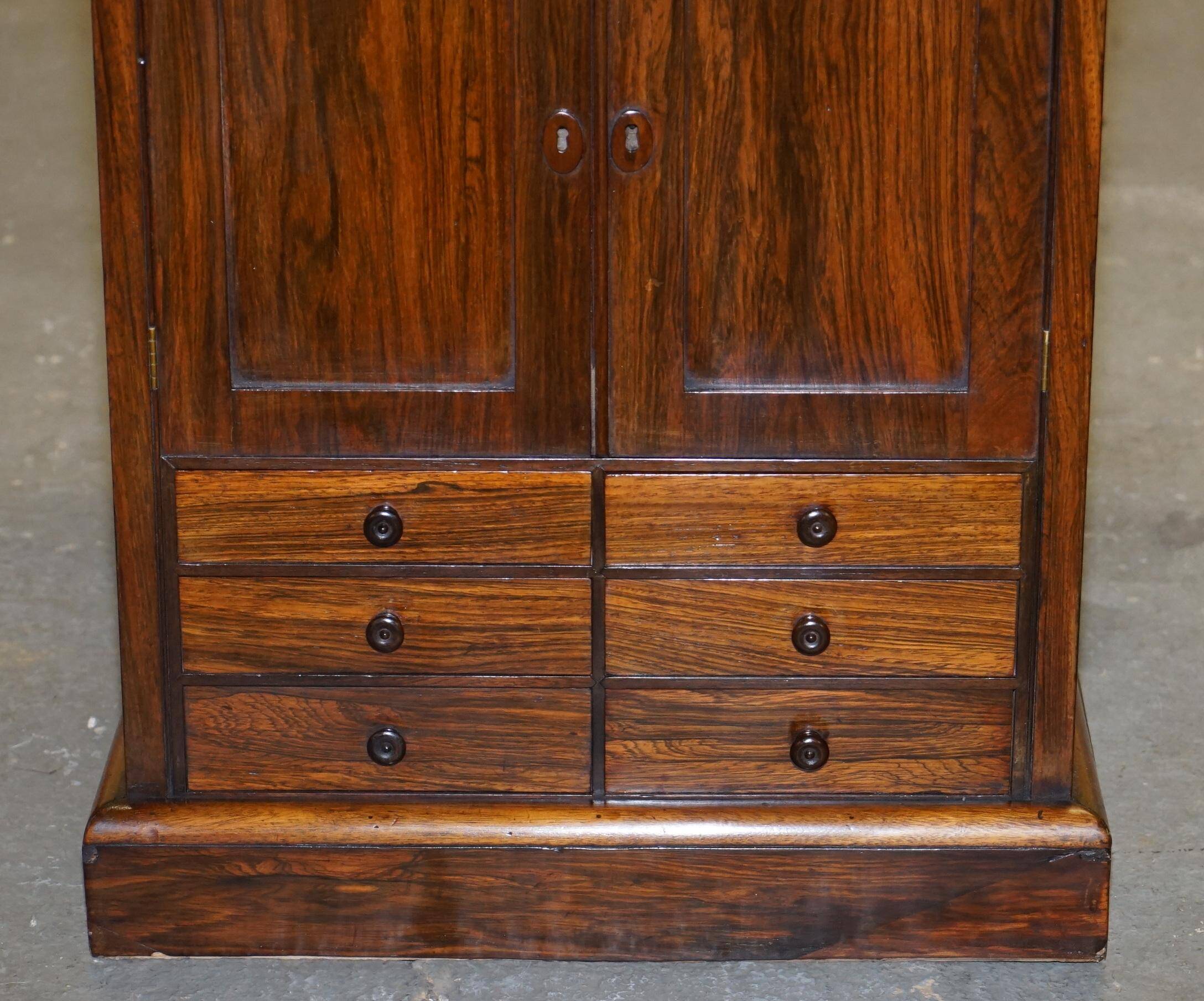 Cabinet de bibliothèque Folio en bois dur William IV vers 1830 avec tiroirs
