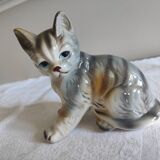 Figurine, Cat statuette, in old 20th century enameled ceramic. Animal figurine, vintage feline