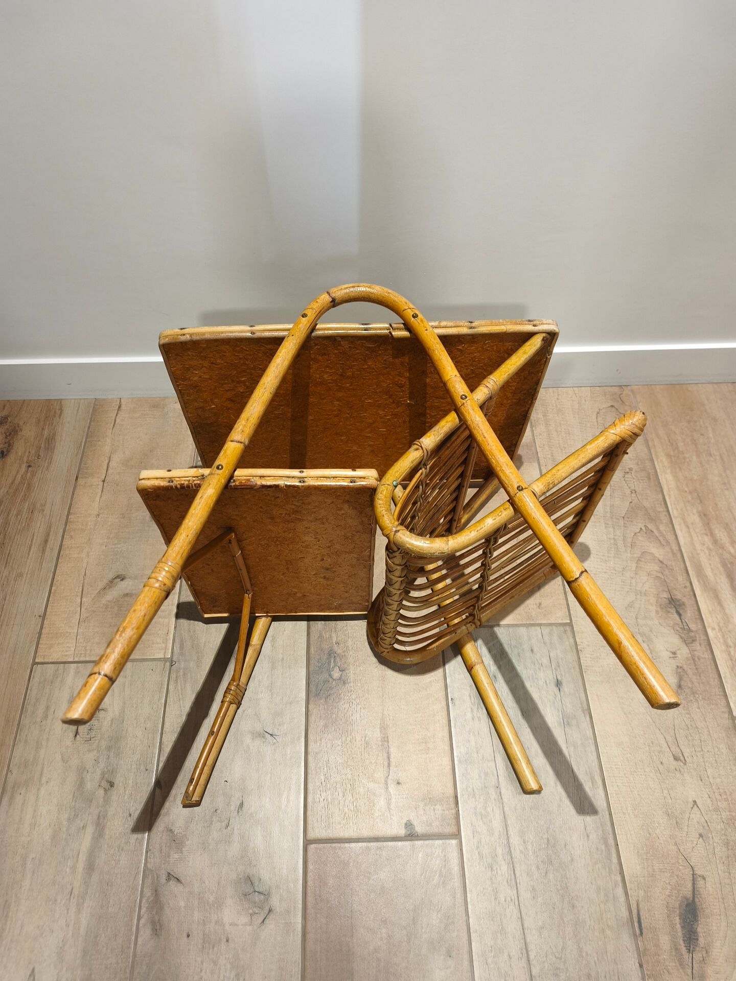 Vintage coffee table in rattan & wicker – Vinyl record player & storage cabinet