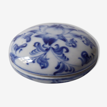 Porcelain pill box decorated with blue and white flowers