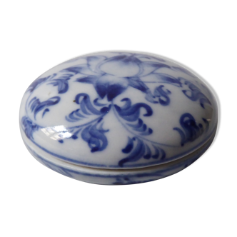 Porcelain pill box decorated with blue and white flowers