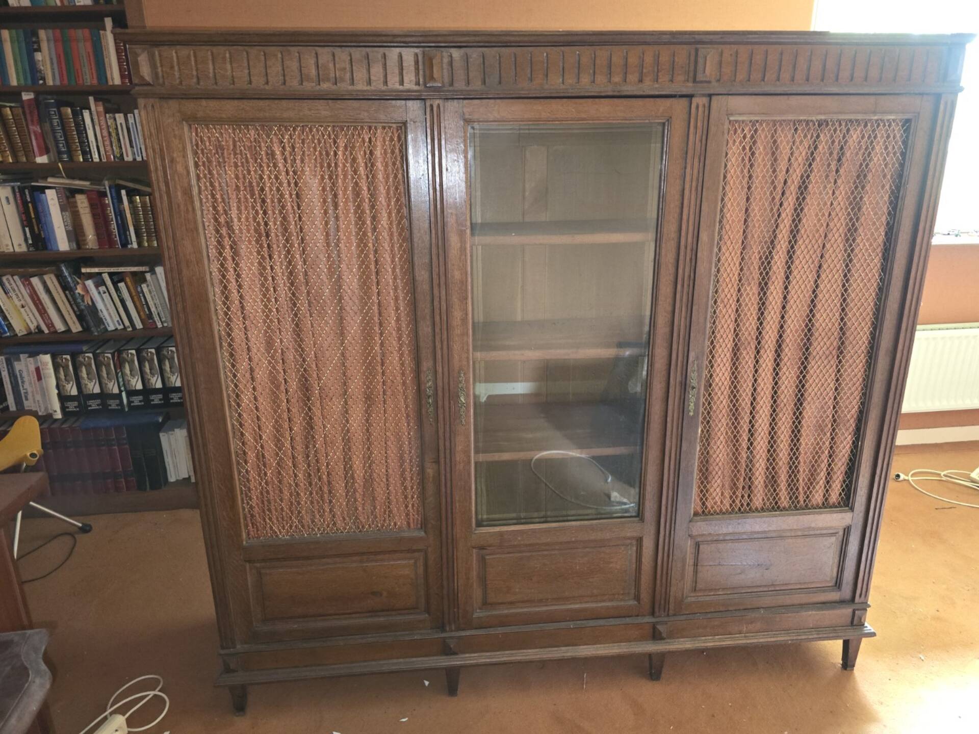 Antique display cabinet in Louis XVI style