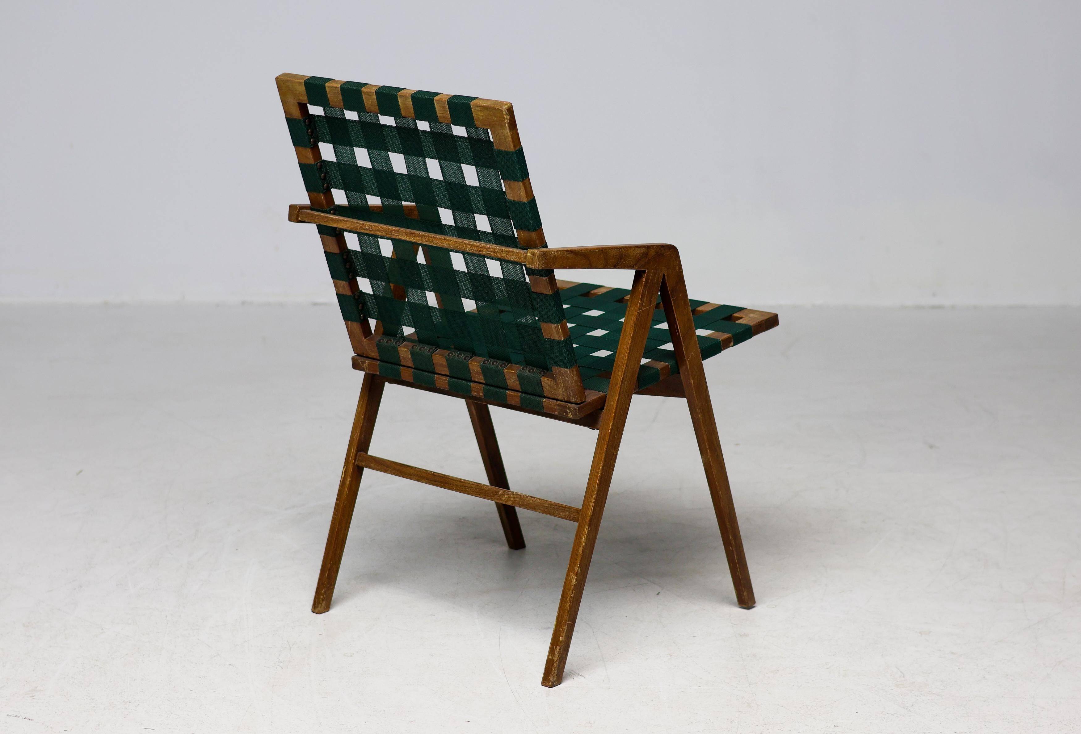 Mid-century Italian armchair in walnut with straps, in the style of Franco Albini.