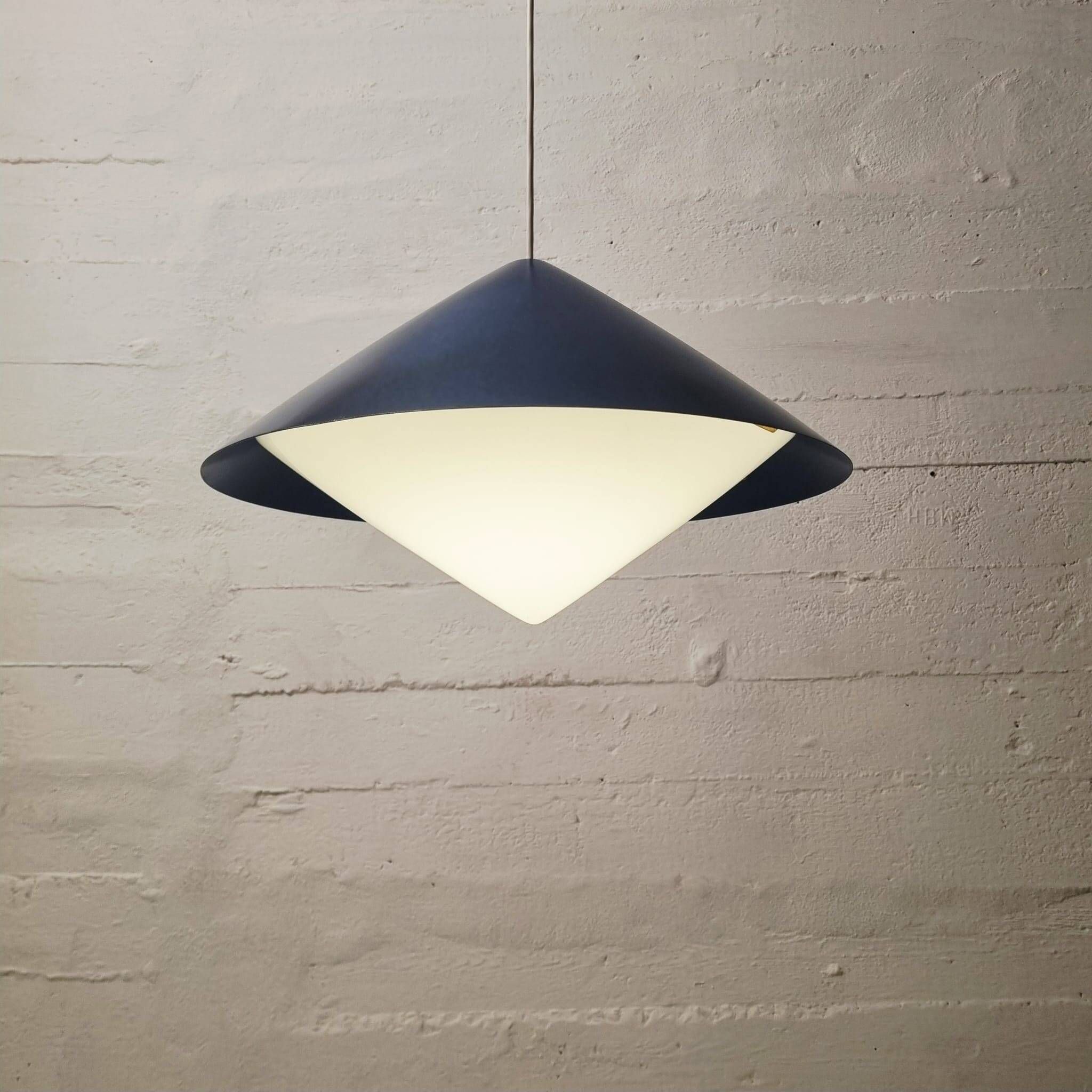 "Kuli" blue and white ceiling lamp 1960s - Svea Winkler Orno Finland | Vintage design lamps