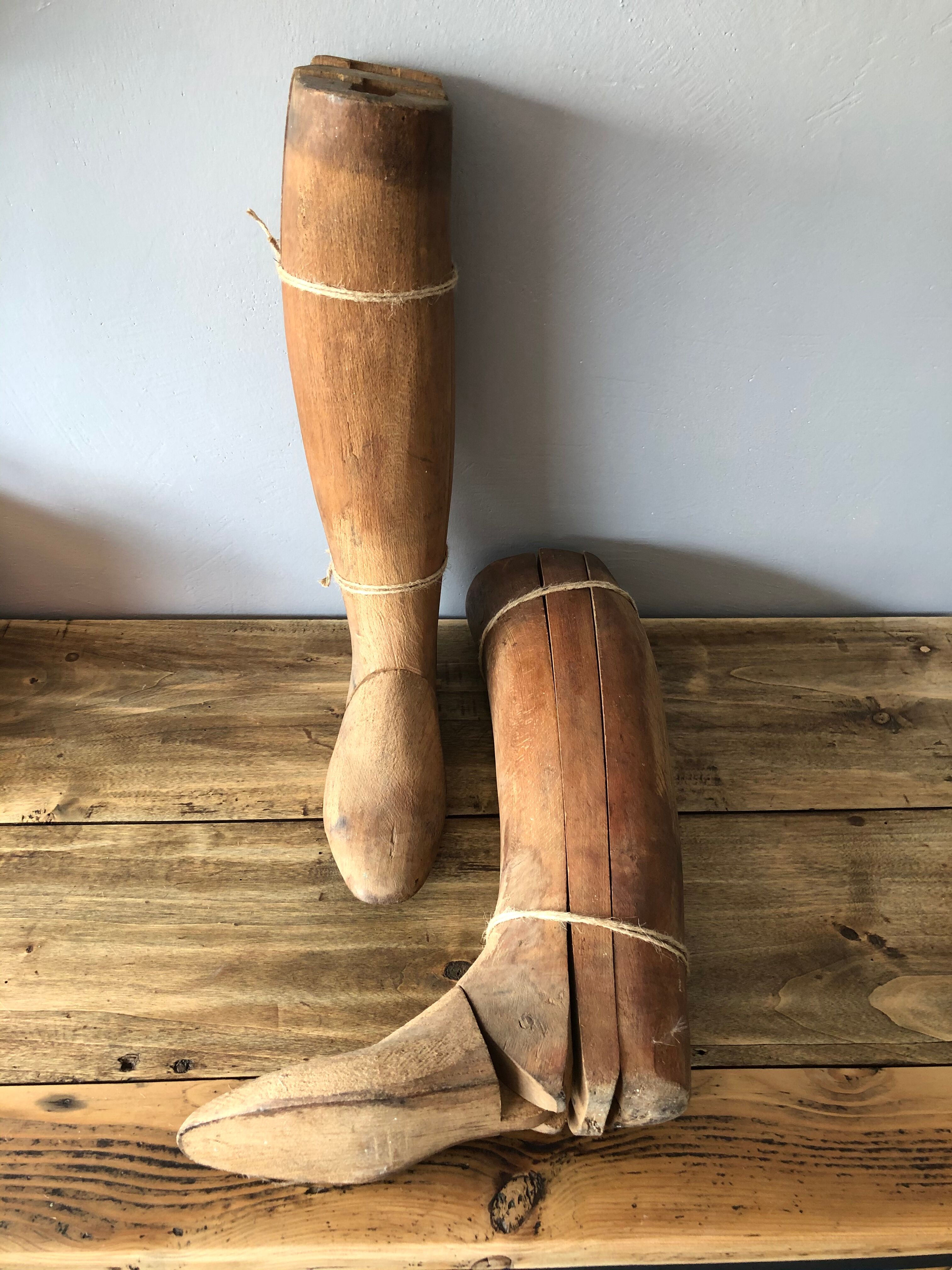 Embauchoirs à bottes anciens
