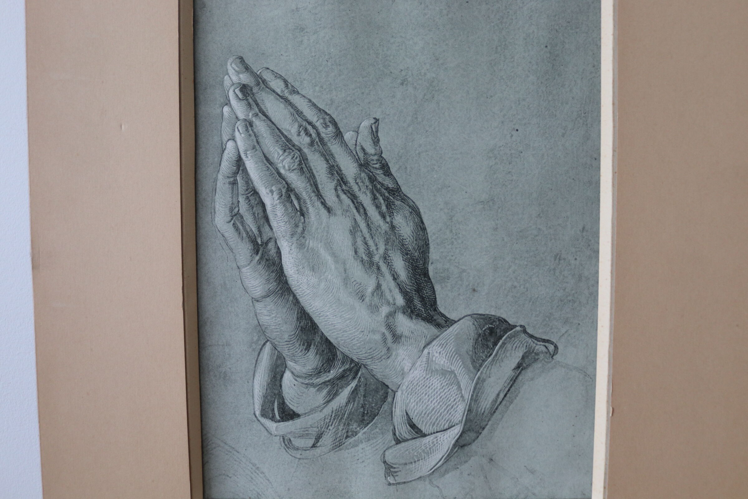 Illustration prints hands in prayer