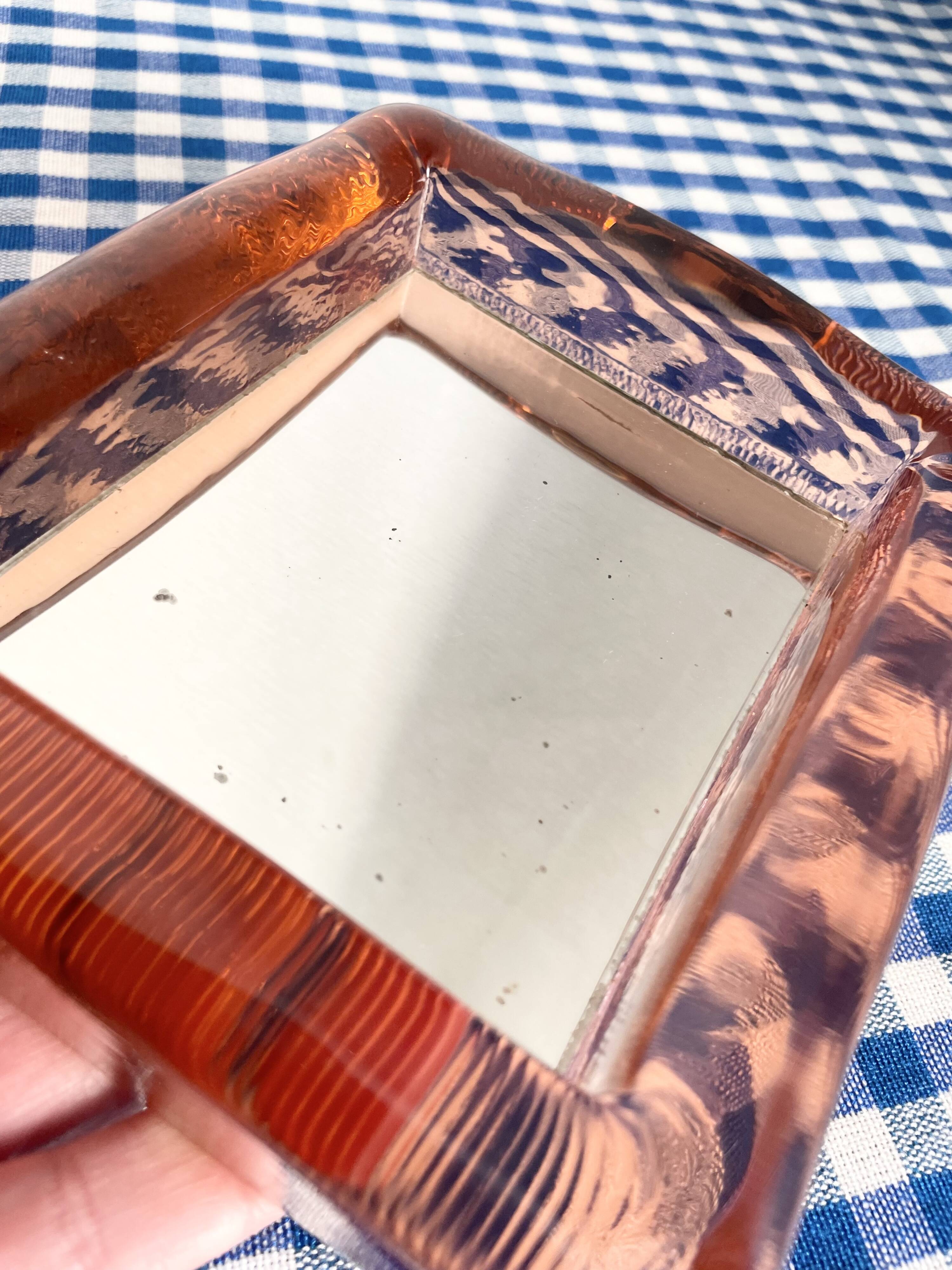 Miroir en verre rose d’Italie