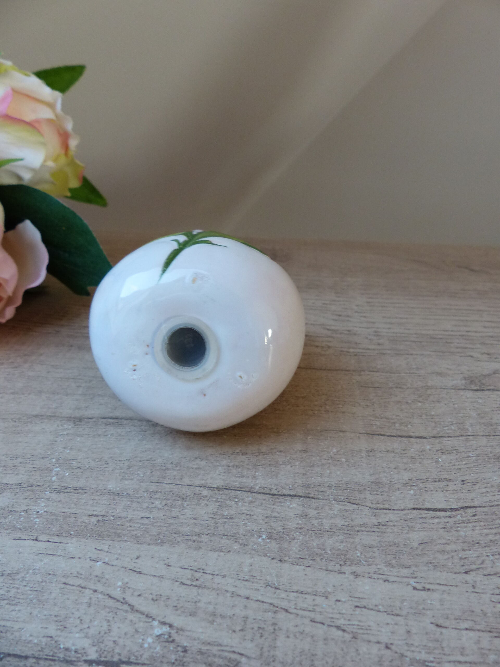 Ceramic salt shaker in the shape of nice eyes in bloom , owl Vintage