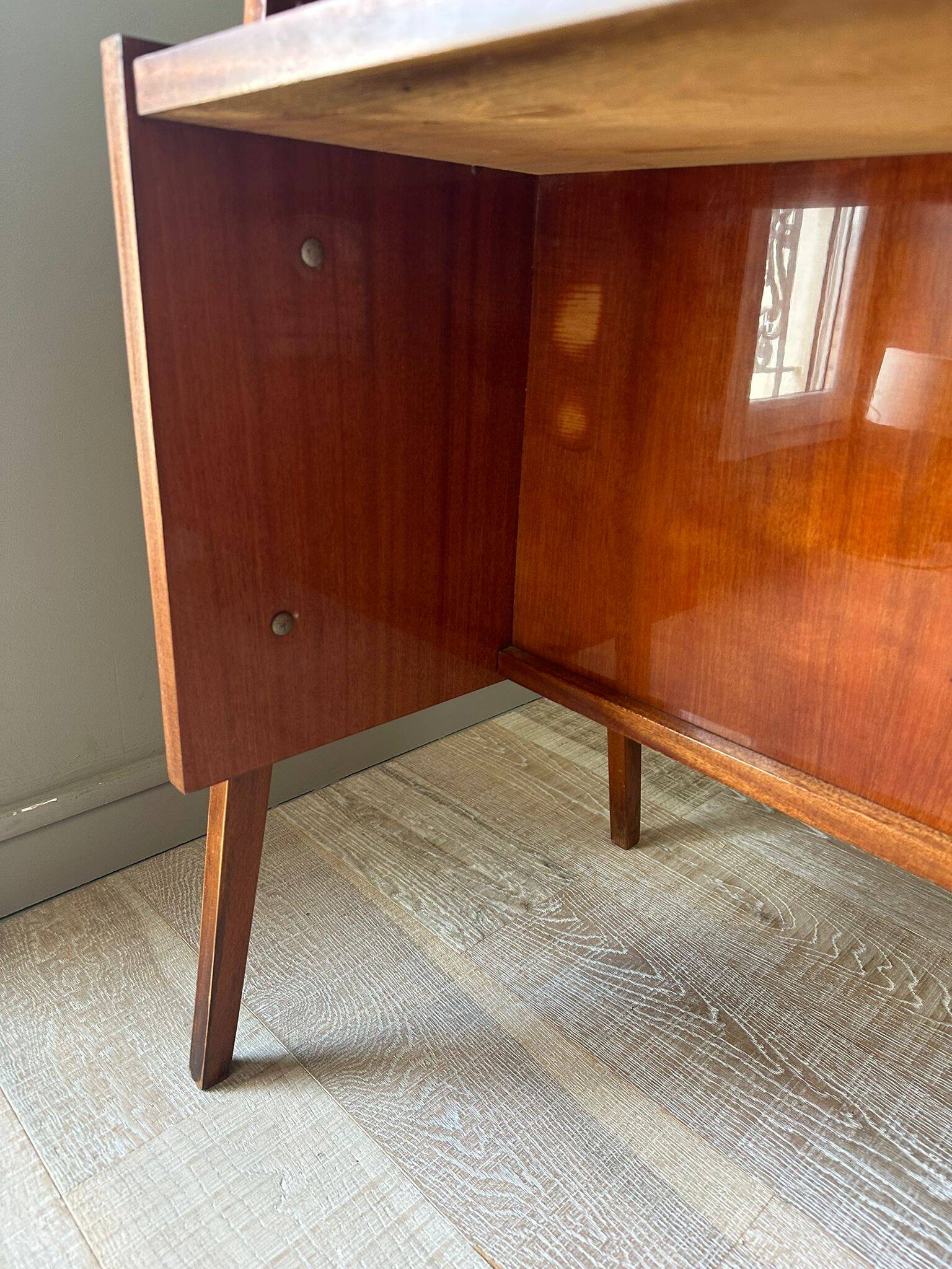 Bureau en bois du milieu du siècle