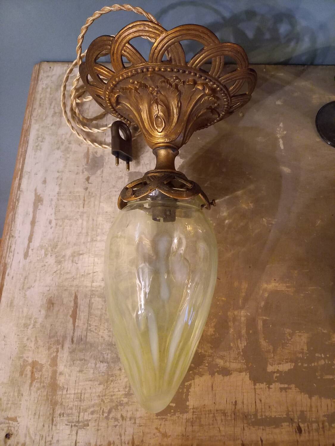 Luminaire globe verre ouraline ancien Art nouveau fin 19e début 20e siècle